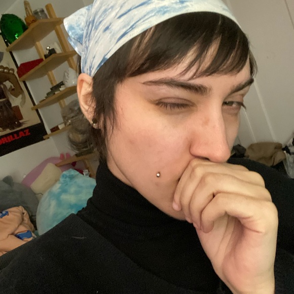 BEHIND THE SCREENS …. - Picture 3 of 5